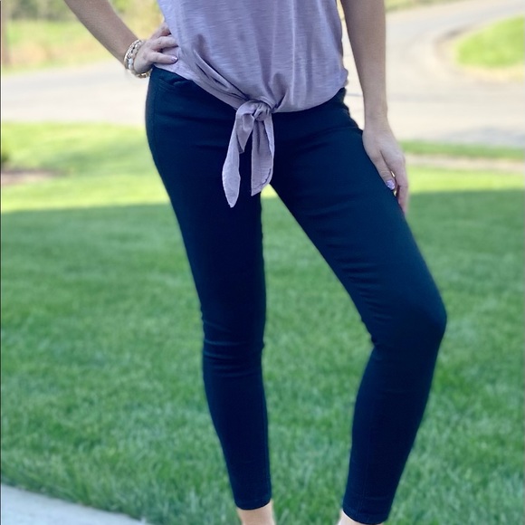 LAST! Victoria Skinny Black Jeans - Picture 4 of 10